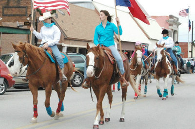 Image: Cowgirl Up — A beautiful display of patriotism led the Christmas parade through Italy.