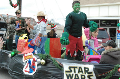 Image: Hulk Was All Smiles — Even the Incredible Hulk couldn’t get angry during the Christmas parade and Festival in downtown Italy Saturday.