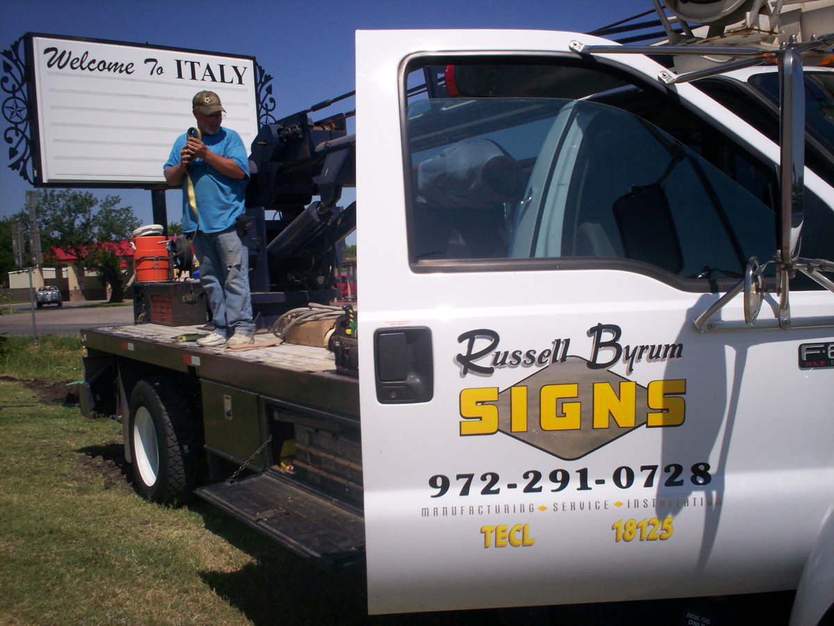 Image: New Marquee Installed — Russell Brown Signs installed a Texas themed marquee that will be used to inform travelers of current events, welcome visitors into the City of Italy and welcome local citizens home.