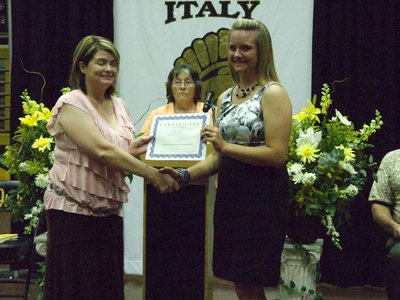 Image: Jacqualyn Cawley and Eddie Garcia receive the Italy Ex-Student Association scholarships from Ms. Parker and Karen Mathiowetz.