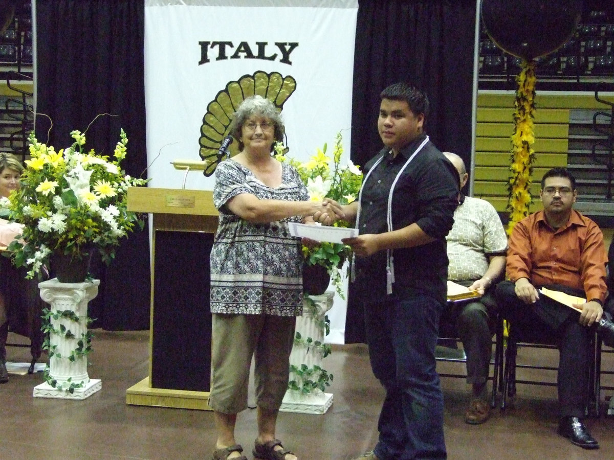 Image: Kevin Suaste receives the Walter Upchurch Memorial Scholarship from Diane Lawson.