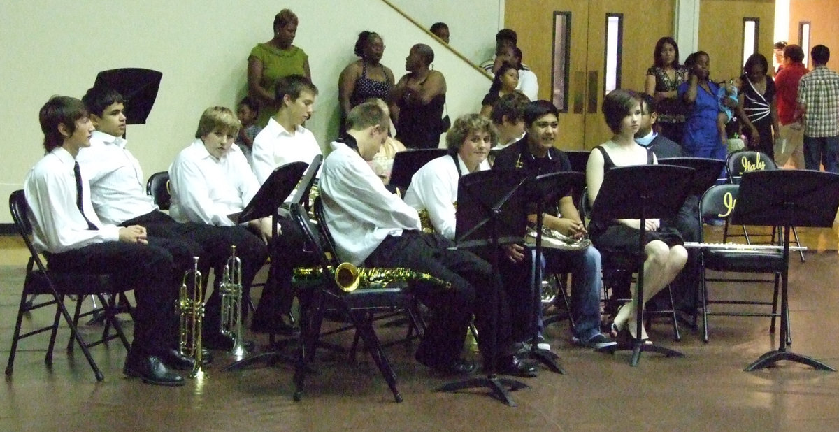 Image: The Italy High School Regiment Band helps with “Pomp and Circumstance”.