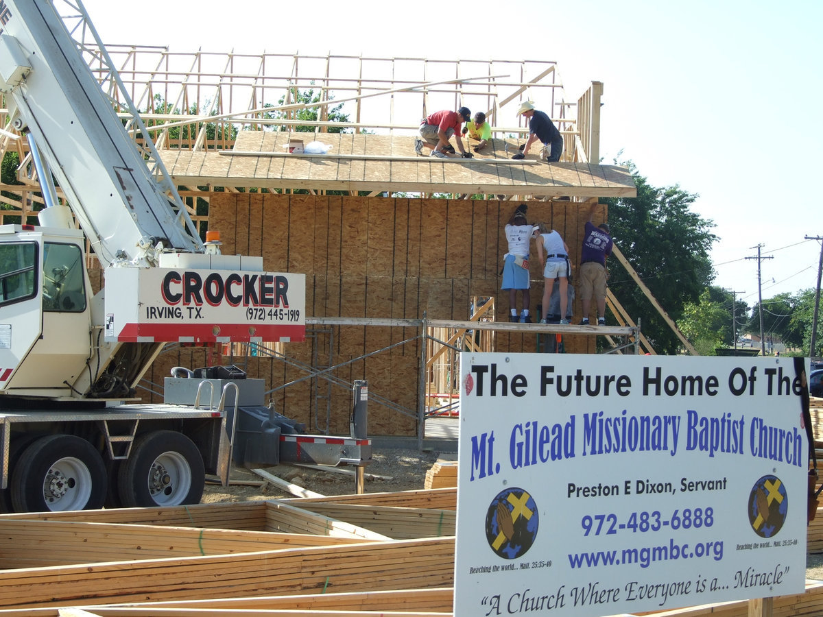 Image: The Baptist Church Builders of Texas converge on Italy.