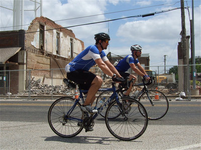 Image: Tour de Italia bike riders pass the demo site.