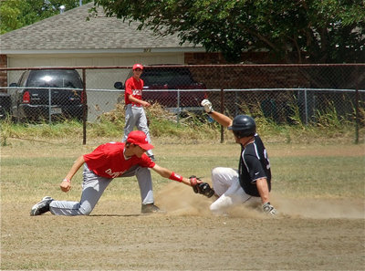 Image: Italy’s Reece Marshall(3) steals second base against Belton.
