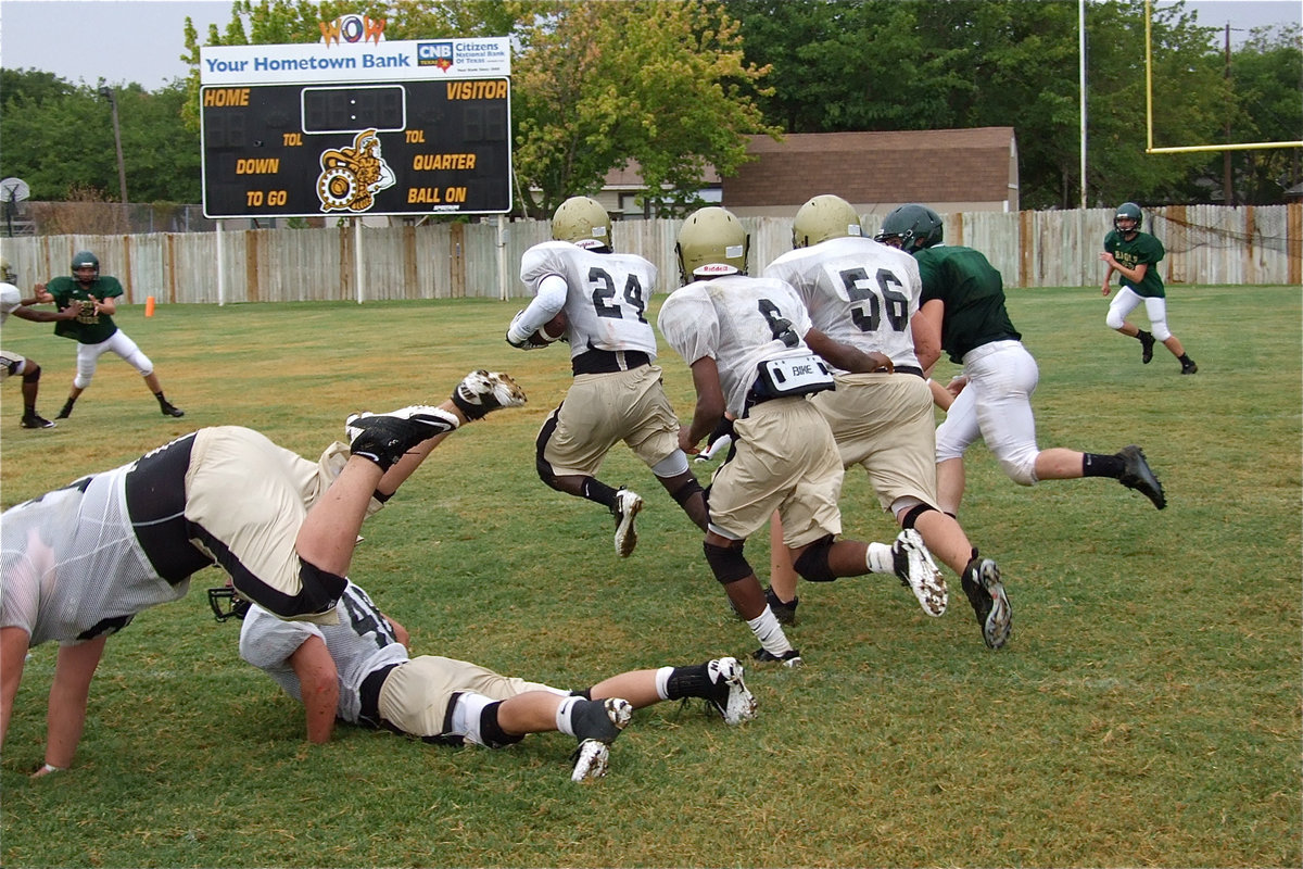 Image: Raheem Walker(24) breaks for a touchdown run.