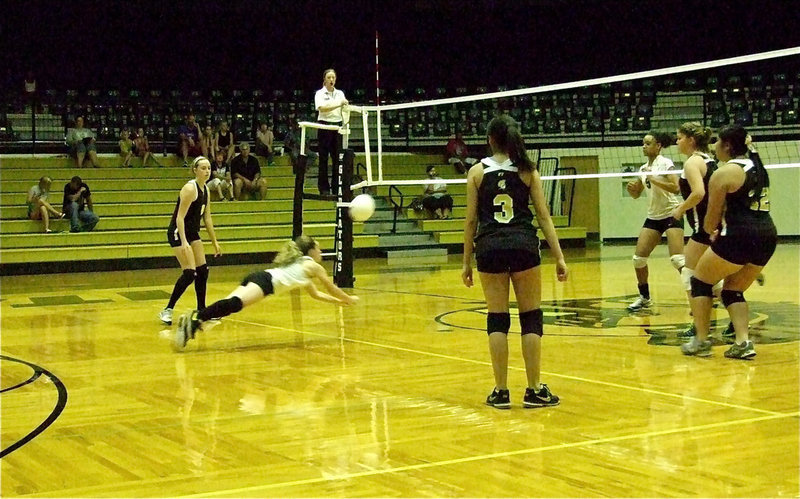 Image: During the JV matchup between Italy and Kerens Tara Wallis makes a diving return.