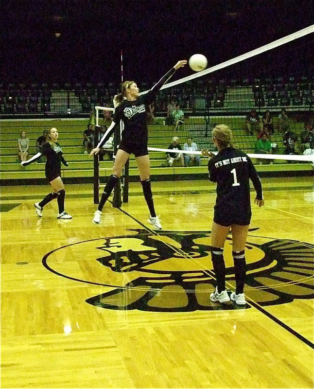 Image: Kaitlyn Rossa shows her net skills during warmups before the varsity contest between Italy and Kerens.