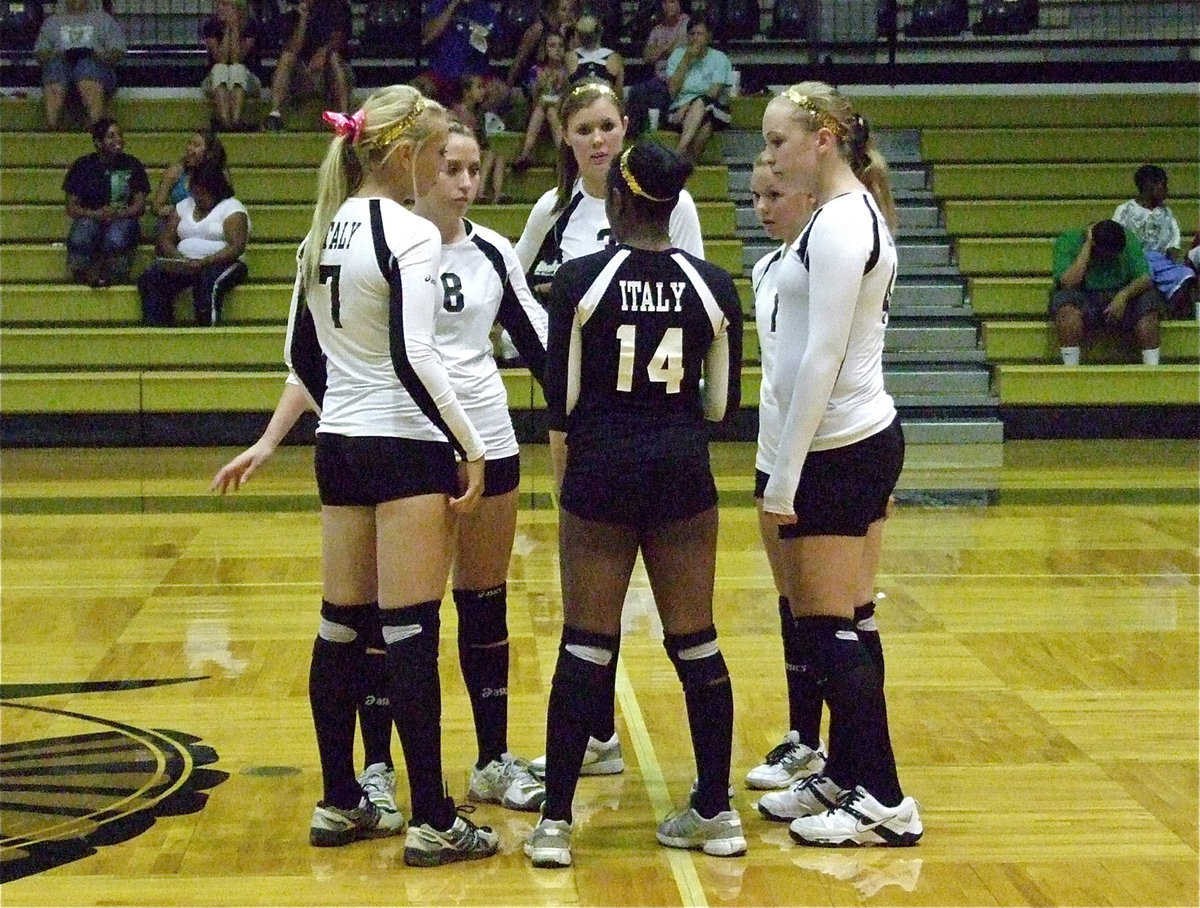 Image: Jameka Copeland(14), talks strategy with her teammates Megan Richards(7), Bailey Bumpus(8), Kaitlyn Rossa(3), Bailey Eubank(1) and Jaclynn Lewis(4).