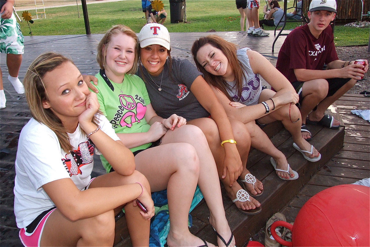 Image: Courtney Russell, Jesica Wilkins, Alyssa Richards, Breyanna Beets and the king of jungle pong, Ross Stiles, enjoy hanging at the bash.