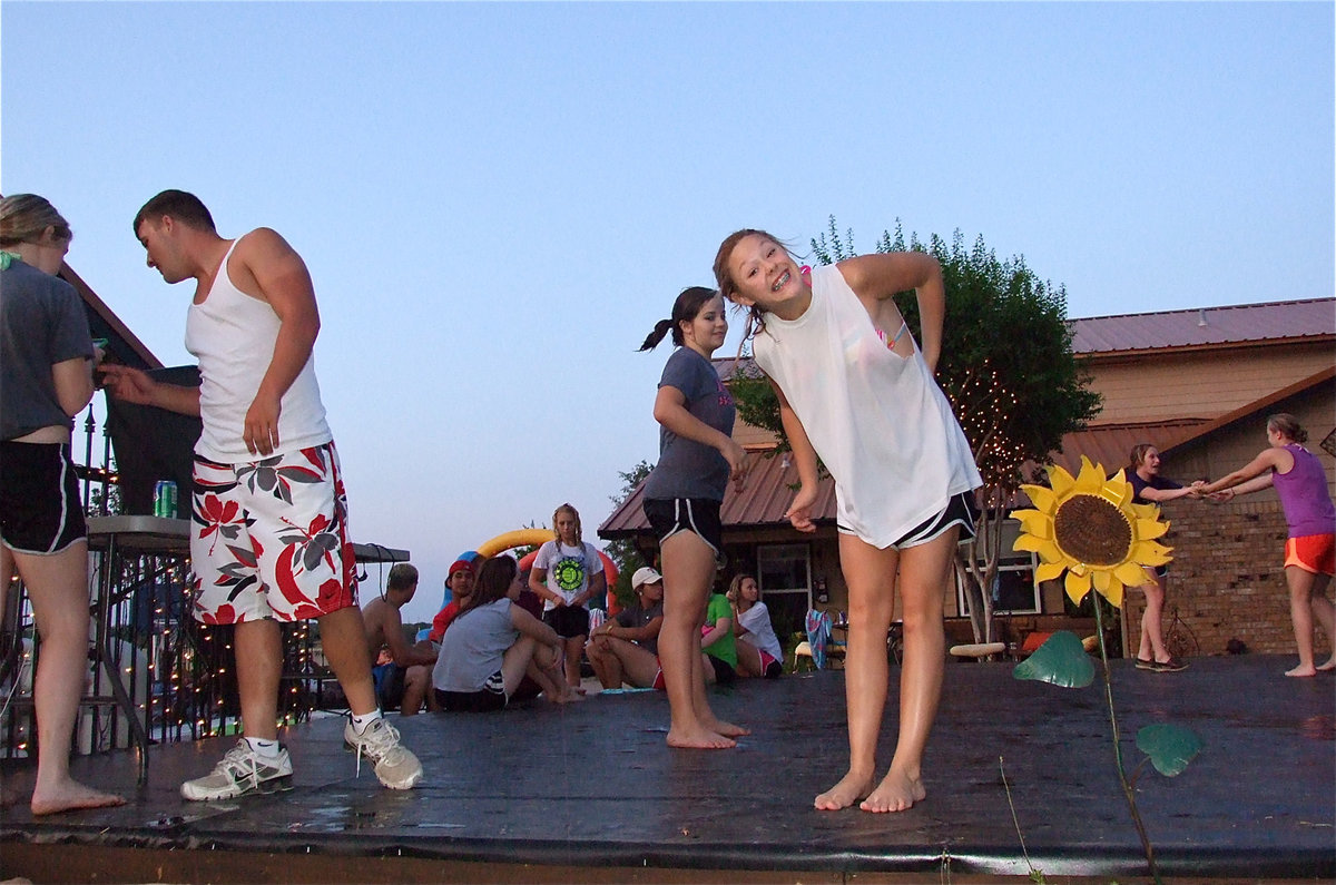 Image: Kelsey Nelson and Ethan Saxon pick a song while Reagan Adams, Bailey Eubank, Bailey Bumpus and Jaclynn Lewis start warming up the dance floor.