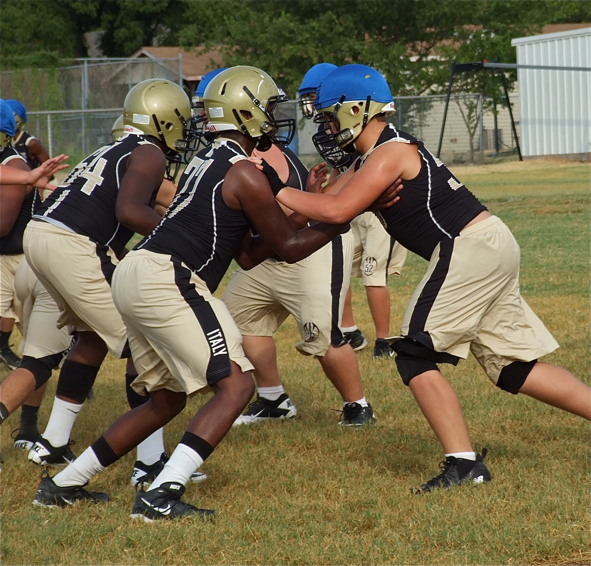 Image: Larry Mayberry, Jr.(77), shows the form that made him 1st team all-district last season.