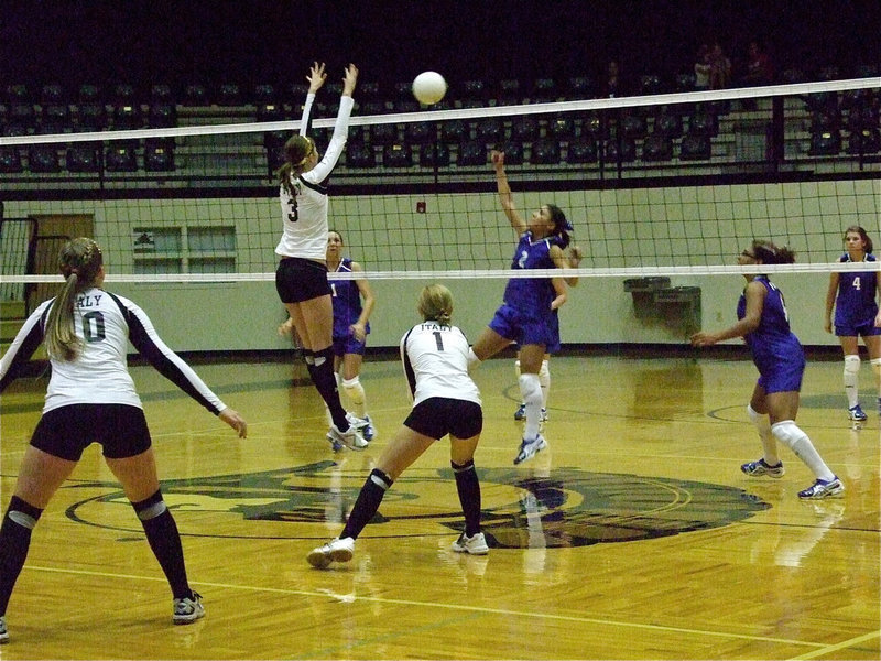 Image: Kaitlyn Rossa(3) defends at the net.