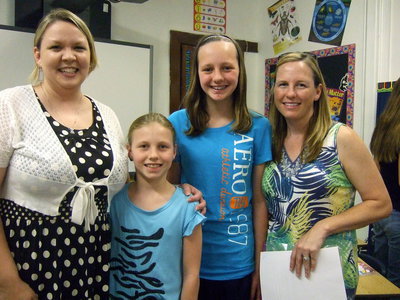 Image: Second grade teacher Jennifer Holley and Avalon ISD students Lindsay Rankin, Mackenzie Rankin and their mom, Sherri Rankin.