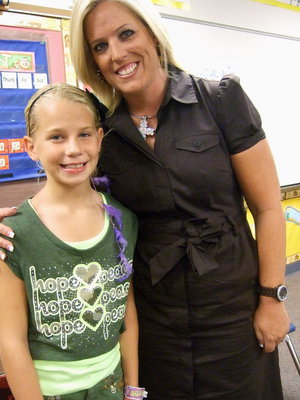 Image: Lacie Mott and her fourth grade teacher Rochelle Hellner.