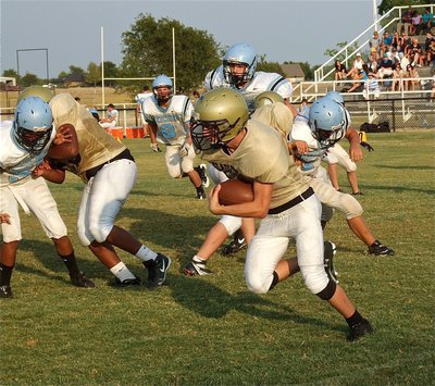 Image: JV Gladiator, Justin Wood, tries to outrun the Waco Reicher JV Cougars defense.
