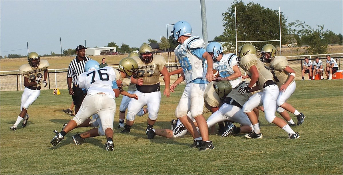 Image: The Italy JV defense shuts down the run.