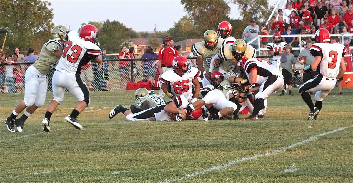 Image: Italy Gladiators Ethan Saxon(44), Adrian Reed(64), Omar Estrada(56) and Isaac Medrano(70) block while teammate Kyle Jackson(28) fights for another yard against the Maypearl Panthers