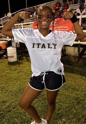 Image: Italy High School cheerleader Kendra Copeland flexes her Gladiator muscles.