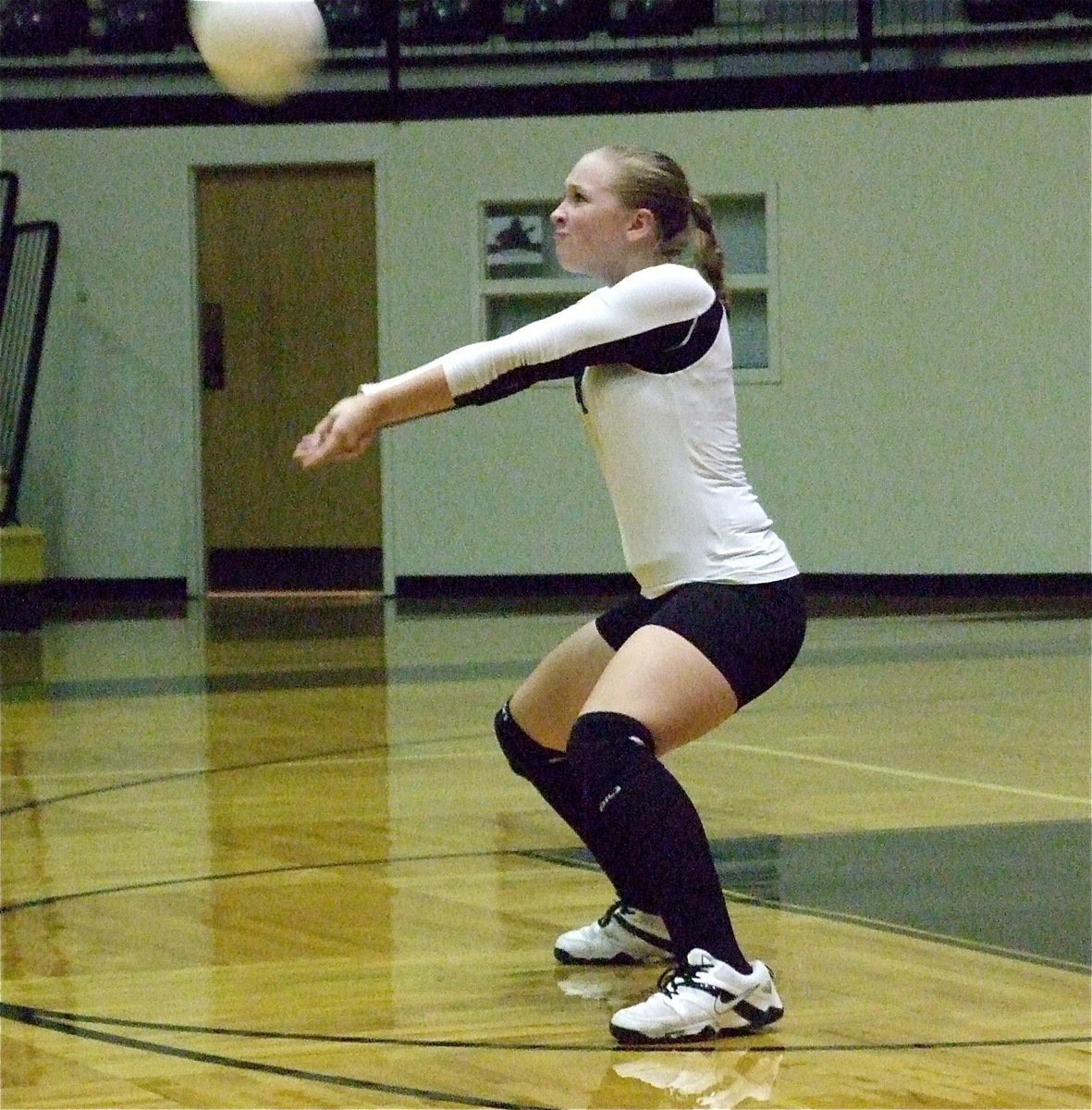 Image: Jaclynn Lewis(4) executes a precise forearm pass.