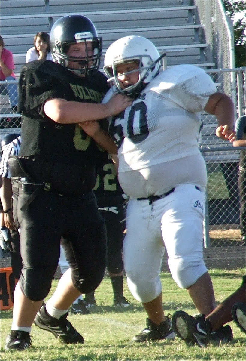 Image: Italy’s Adrian Acevedo(60) battles for gap control against Palmer’s offensive line.