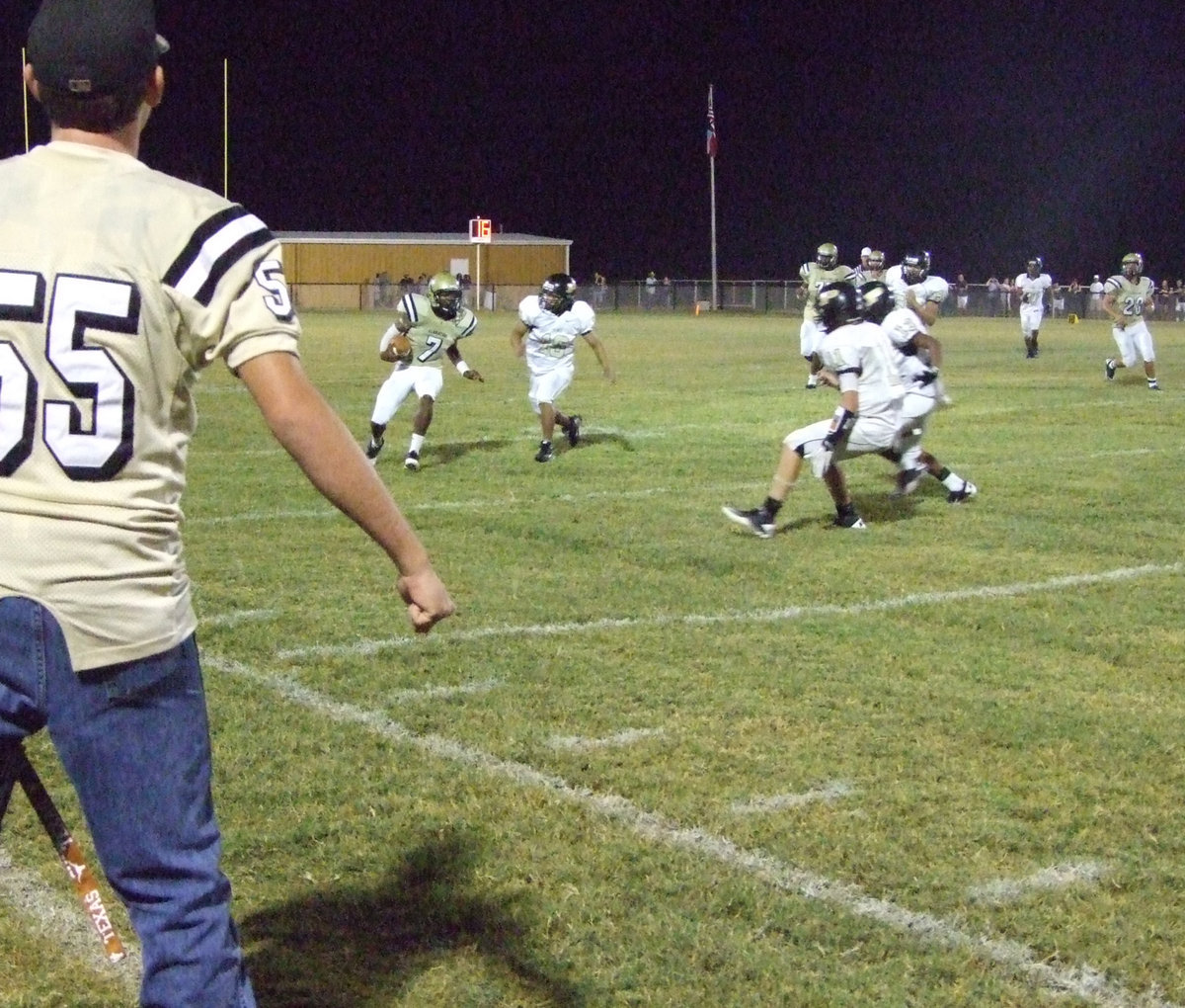 Image: Paul Harris(7) hauls in a fourth quarter pass and gets out-of-bounds to stop the clock as injured teammate Zackery Boykin(55) urges him on from the sideline.