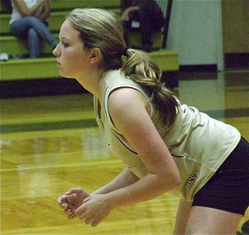 Image: Maddie Pittman gets ready for Maypearl’s serve.