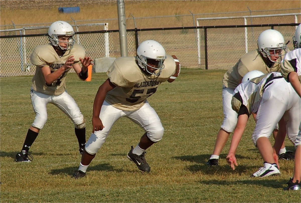 Image: Ryan Connor(17) receives the snap from Brandon Connor(77) as Kenneth Norwod, Jr. looks to block the A-gap.