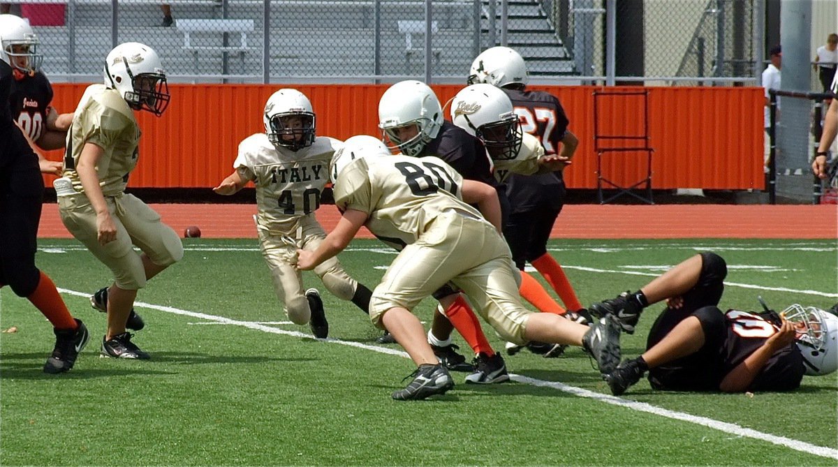 Image: Clay Riddle(31), Gary Escamilla(40), Adam Powell(25) and Isaac Salcido(80) raid the Yellow Jacket backfield.