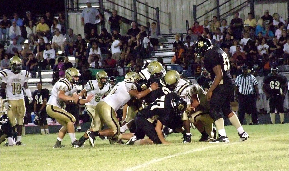 Image: Omar Estrada(56), Jalarnce Jamal Lewis(11), Larry Mayberry, Jr.(77) and Kyle Jackson jump on the Jaguars in their backfield.