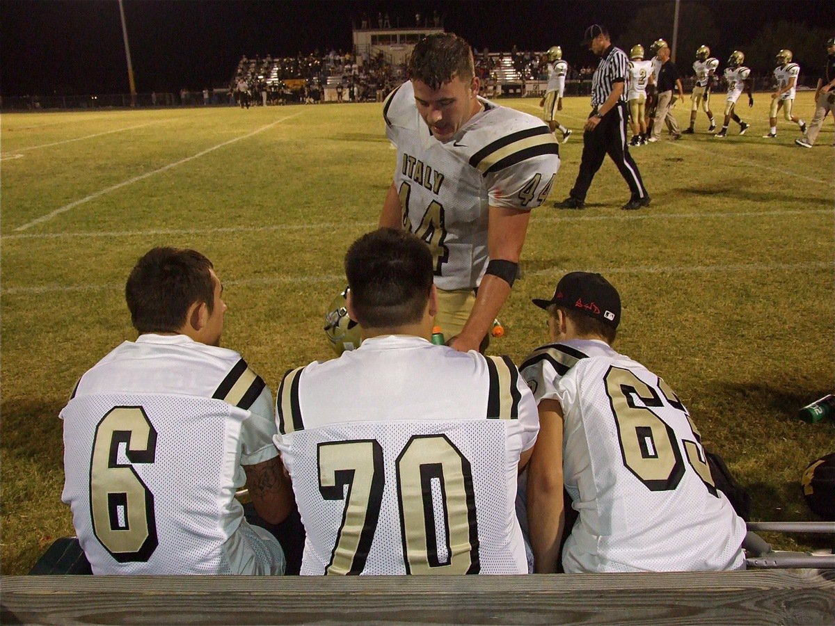 Image: The Crutch Crew which is Tony Wooldridge(6), Isaac Medrano(70), Zackery Boykin(55) and Brandon Souder(63) handoff some water to Ethan Saxon(44).