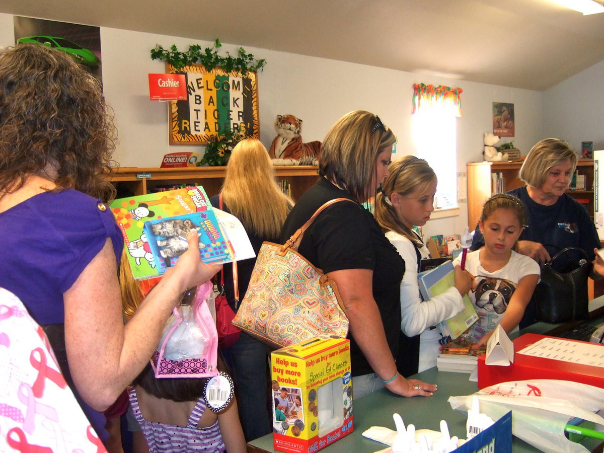 Image: A big line at check out!