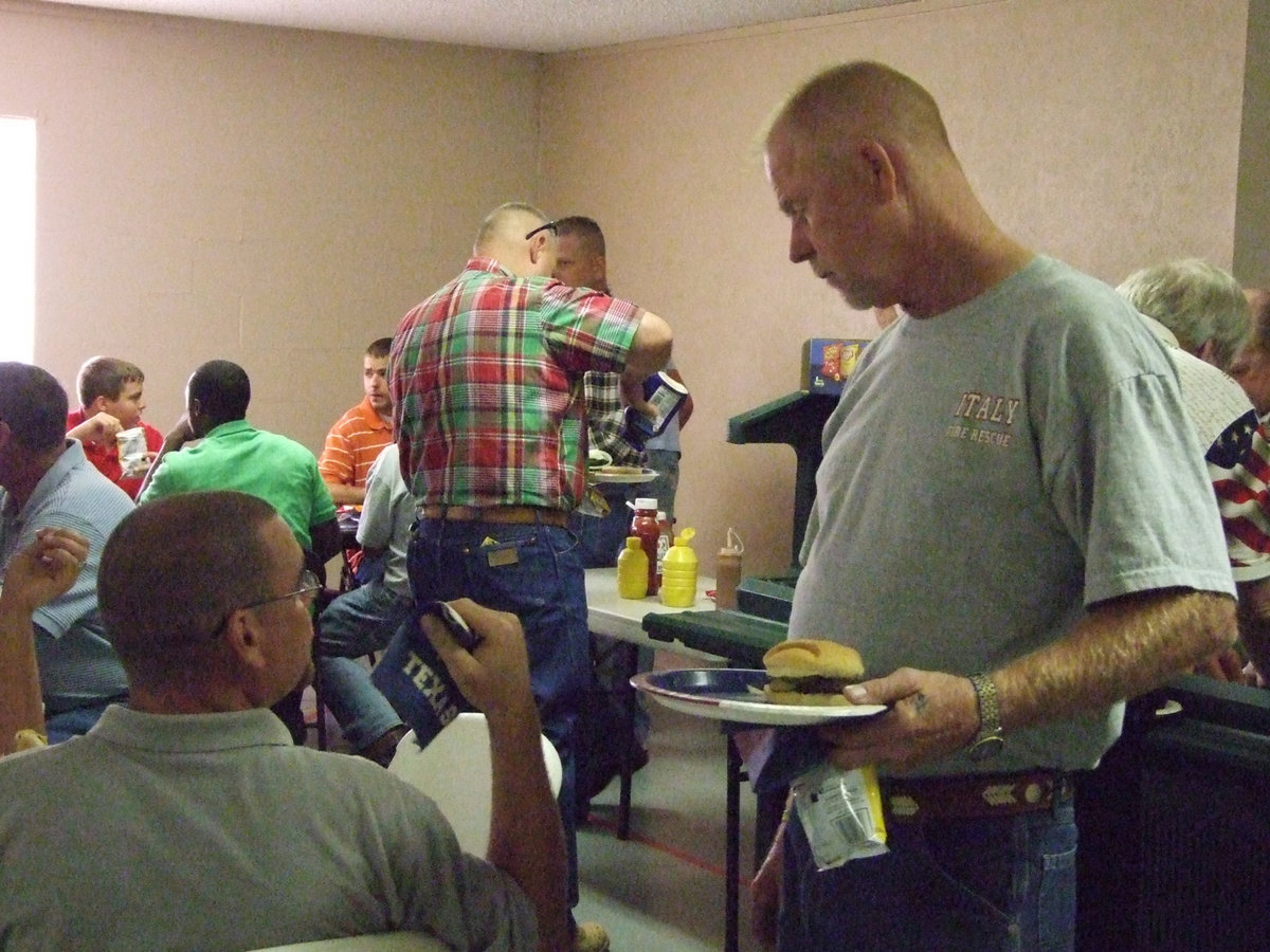 Image: Red Buchanan and Brad Chambers discuss how good the hamburgers are.