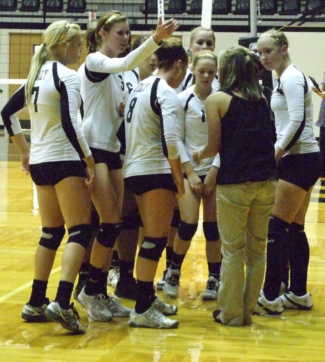 Image: Lady Gladiators huddle during the Maypearl game.