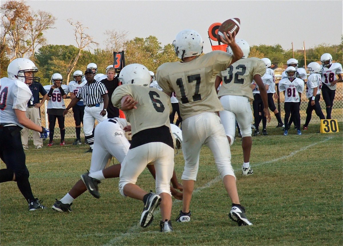 Image: Ryan Connor(17) starts to pass out toward the sideline.