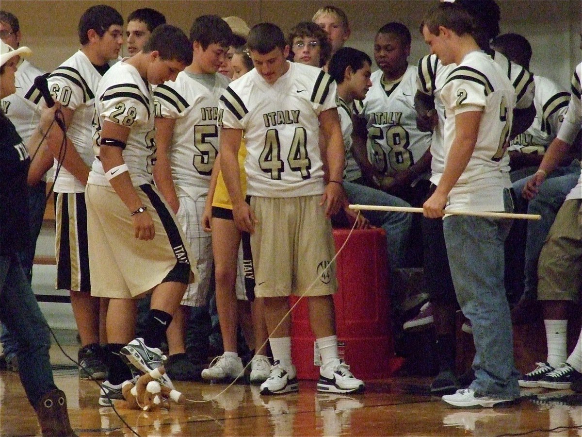 Image: Kyle Jackson(28), Ethan Saxon(44) and Chase Hamilton(2) prepare to “Gladiator up” against the Mustangs.