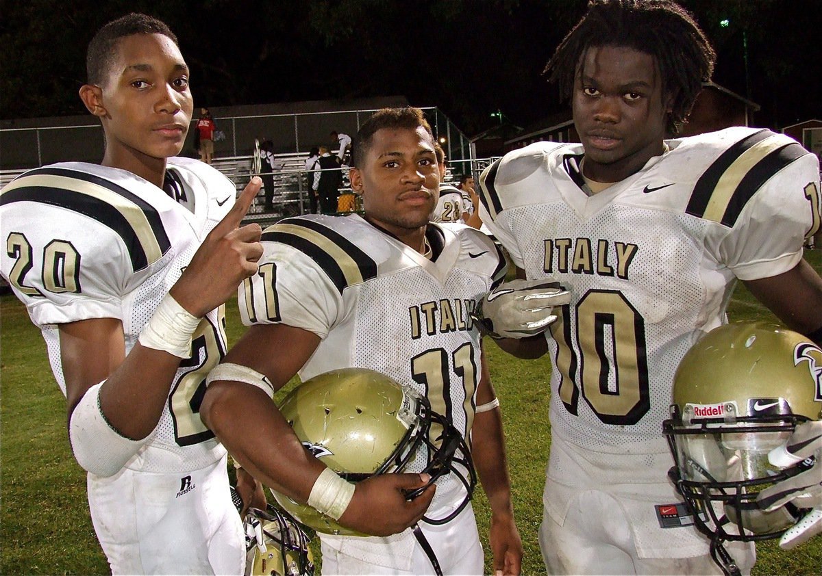 Image: Getting the job done against Red Oak Life are Sophomore Gladiator Trevon Robertson(20), Junior Jamal Jalarnce Lewis(11) and Junior Ryheem Walker(10).