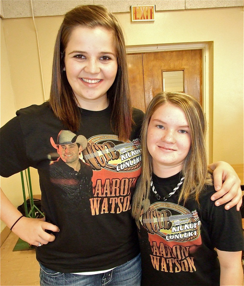 Image: Reagan Adams and Tara Wallis are Aaron Watson groupie twins.