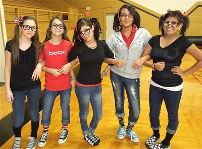 Image: Emily Martinez, Adriana Martinez, Alexis Parra, Natia Ramirez and Claribél Davila are Jr. High nerds.