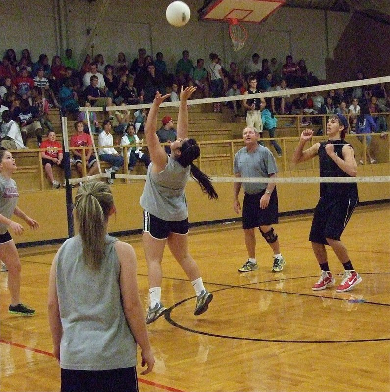 Image: Monserrat Figueroa shows the skills and sets a pass for her teammates.