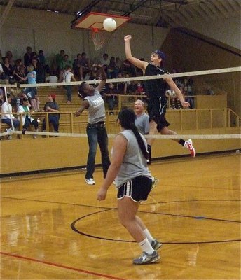 Image: Cole Hopkins and Kourtnei Johnson take volleyball to new heights.