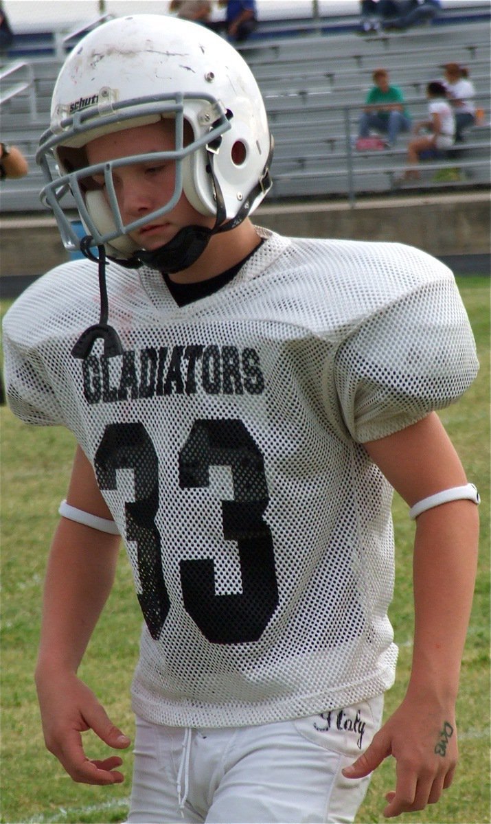 Image: Linebacker Devon Bowles(33) is ready for battle.