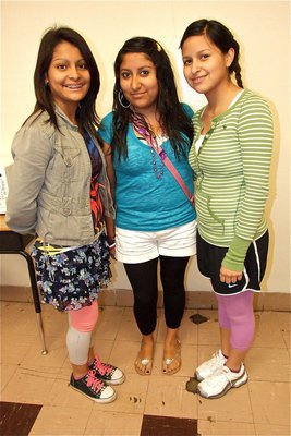 Image: Only Laura Luna, Suzy Rodriguez and Jessica Garcia could dress this bad and still look good. 