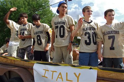 Image: Italy Jr. High football players Justin Robbins, Mason Womack, David De La Hoya, Hunter Ballard and Dylan McCassland enjoy the homecoming parade festivities.