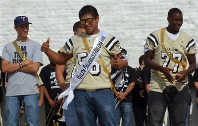 Image: Gladiator senior and all-around nice guy Omar Estrada(56) is honored as Italy’s 2011 Homecoming King.