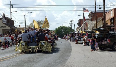 Image: The homecoming parade passes thru downtown Italy.
