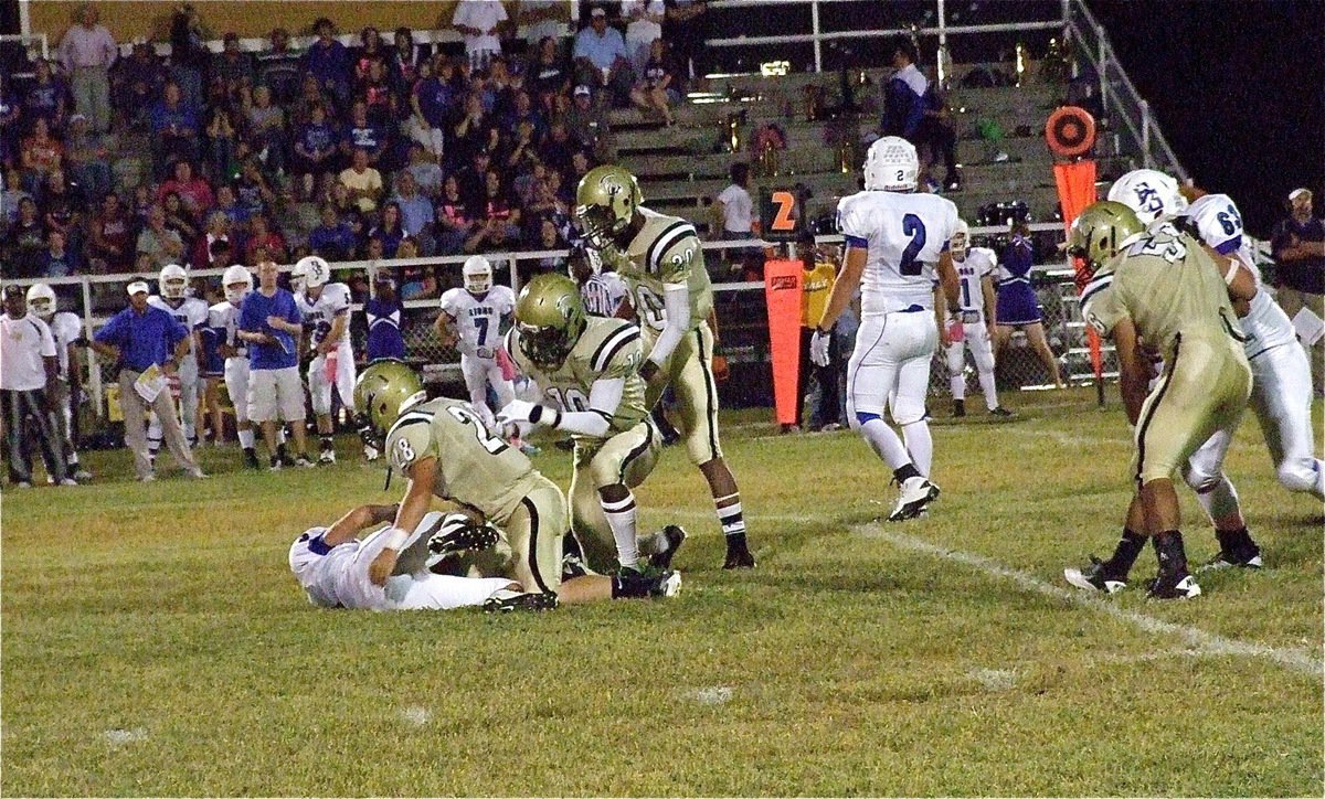 Image: Kyle Jackson(28), Ryheem Walker and Trevon Robertson catch a Lion in the backfield.