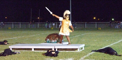 Image: During the closing ceremon, the Gladiator (mascot Sa’Kendra Norwood) is victorious!