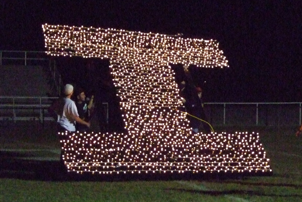 Image: The “I” of the Gladiator lights up to complete the closing ceremony.