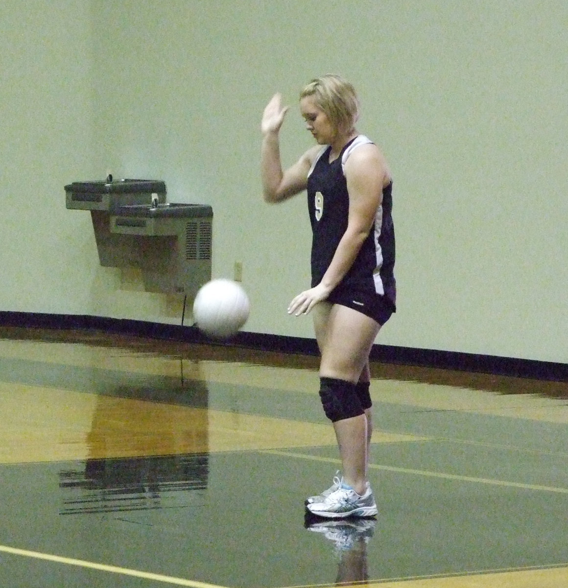 Image: Jesica Wilkins #9 gets ready to serve.